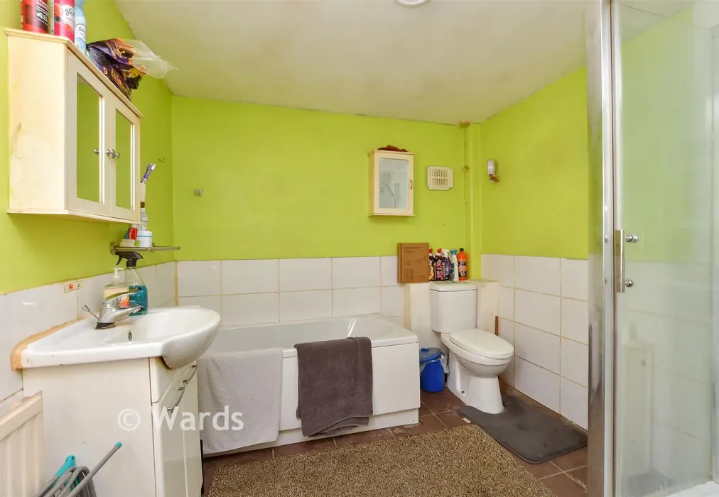 Bathroom - Livingstone Road, Gillingham, Kent - Wards of Kent