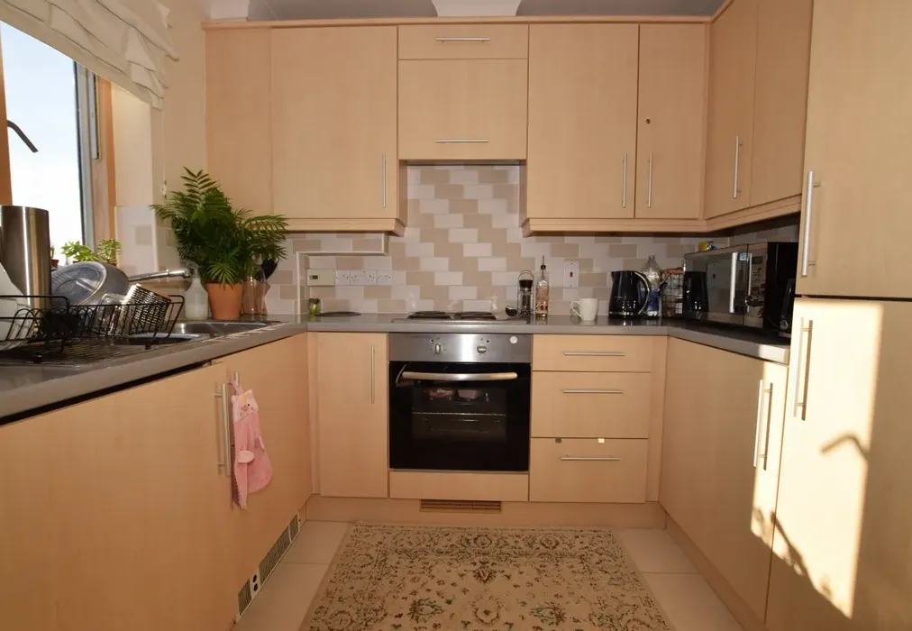 Kitchen - Barnes Mews Bishopric RH12 - Wards of Kent