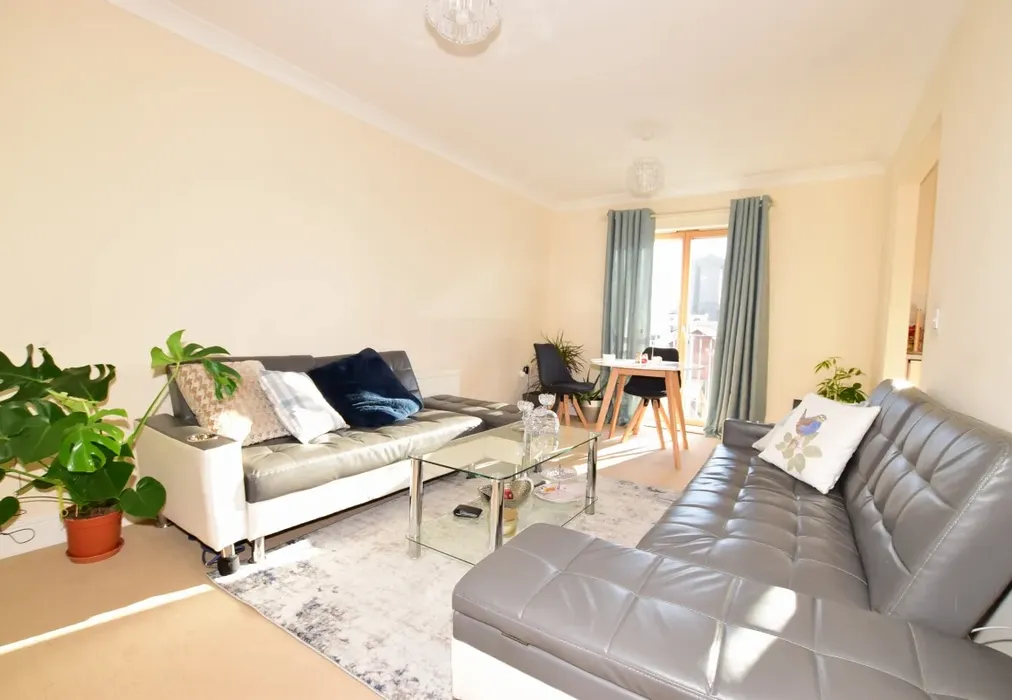 Livingroom 3 - Barnes Mews Bishopric RH12 - Wards of Kent