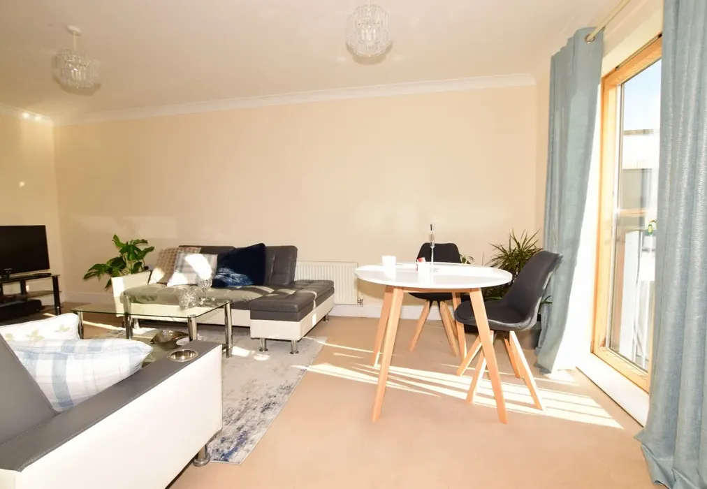 Livingrroom 1 - Barnes Mews Bishopric RH12 - Wards of Kent