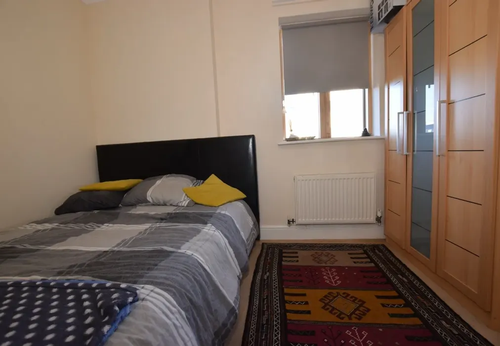 Bedroom 2 - Barnes Mews Bishopric RH12 - Wards of Kent