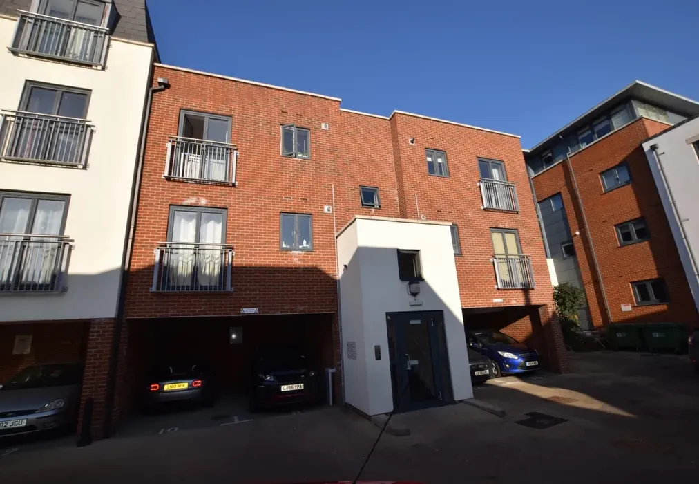 Front 2 - Barnes Mews Bishopric RH12 - Wards of Kent