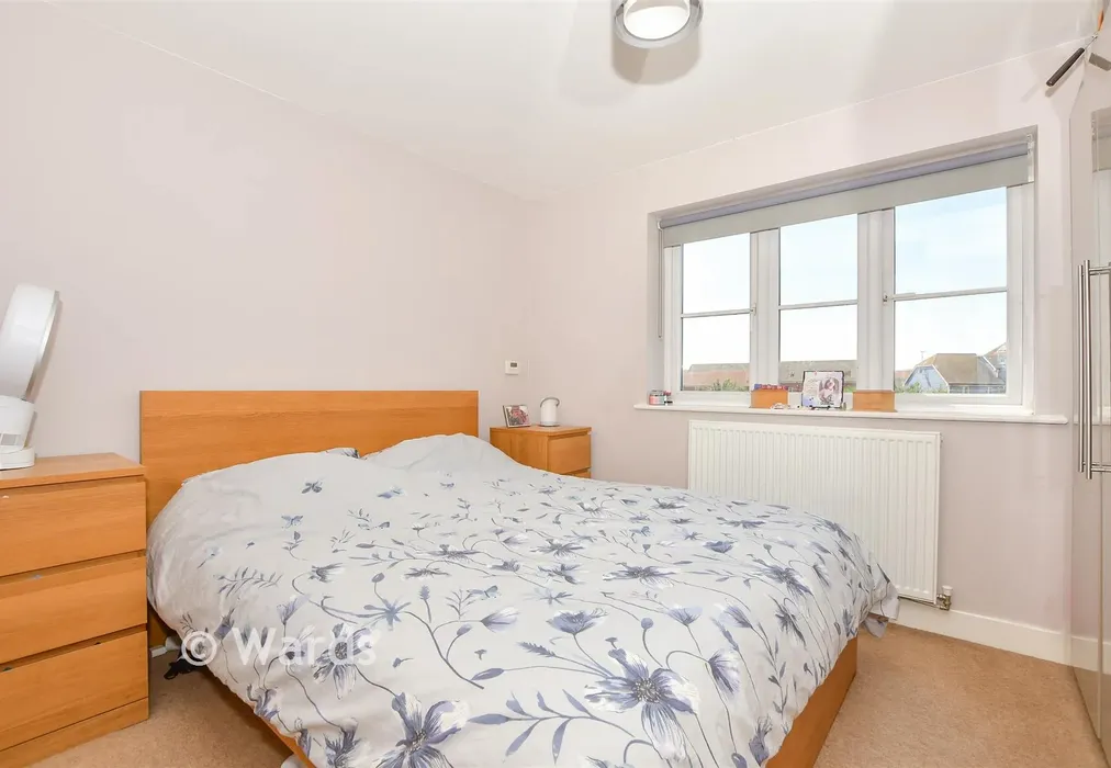 Bedroom 1 - Baneberry Walk, Minster-On-Sea, Kent - Wards of Kent