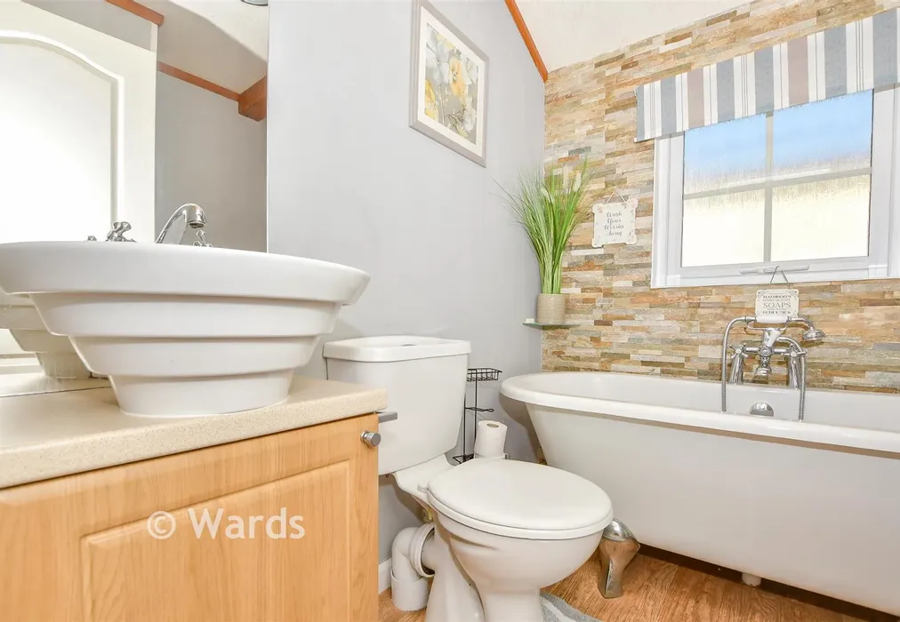 Bathroom - Millers Way, Maidstone, Kent - Wards of Kent
