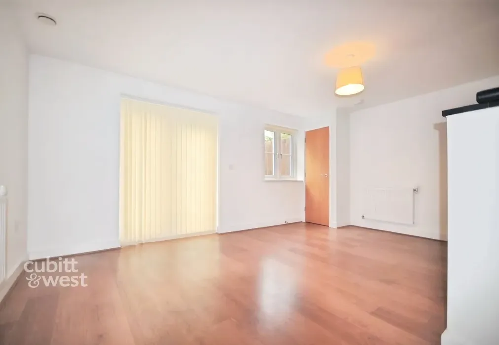 Dining Area - Sister Ann Way, East Grinstead, RH19 - Wards of Kent