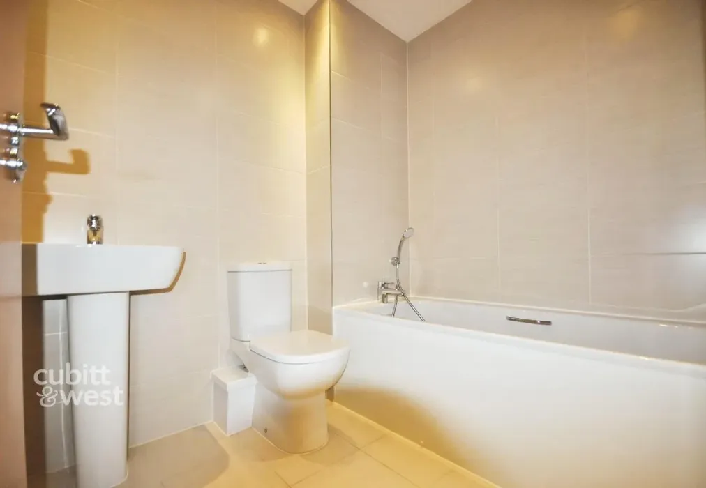 Bathroom - Sister Ann Way, East Grinstead, RH19 - Wards of Kent