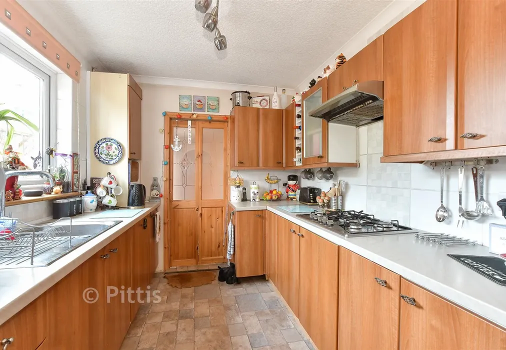 Kitchen - New Road, Sandown, Isle of Wight - Wards of Kent