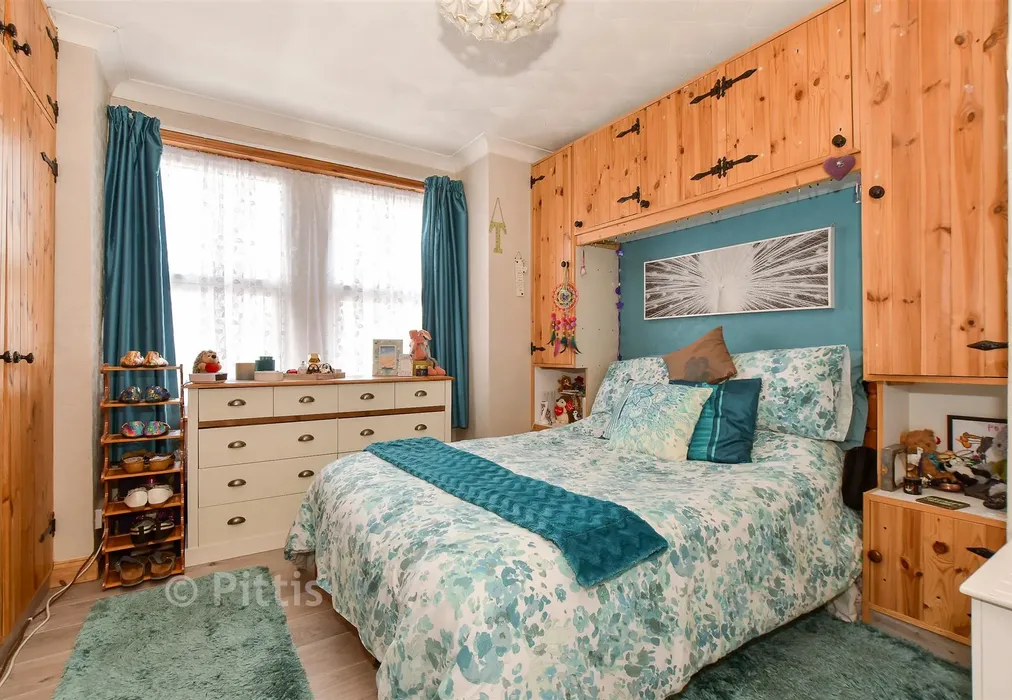 Bedroom 1 - New Road, Sandown, Isle of Wight - Wards of Kent