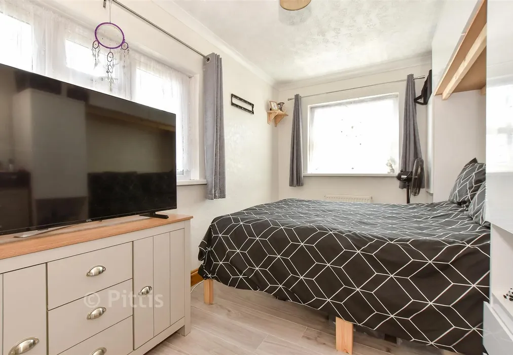 Bedroom 2 - New Road, Sandown, Isle of Wight - Wards of Kent