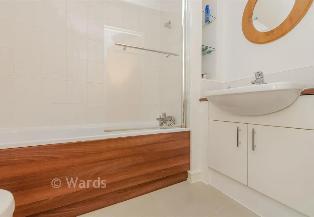 Bathroom - Waterstone Way, Greenhithe, Kent - Wards of Kent