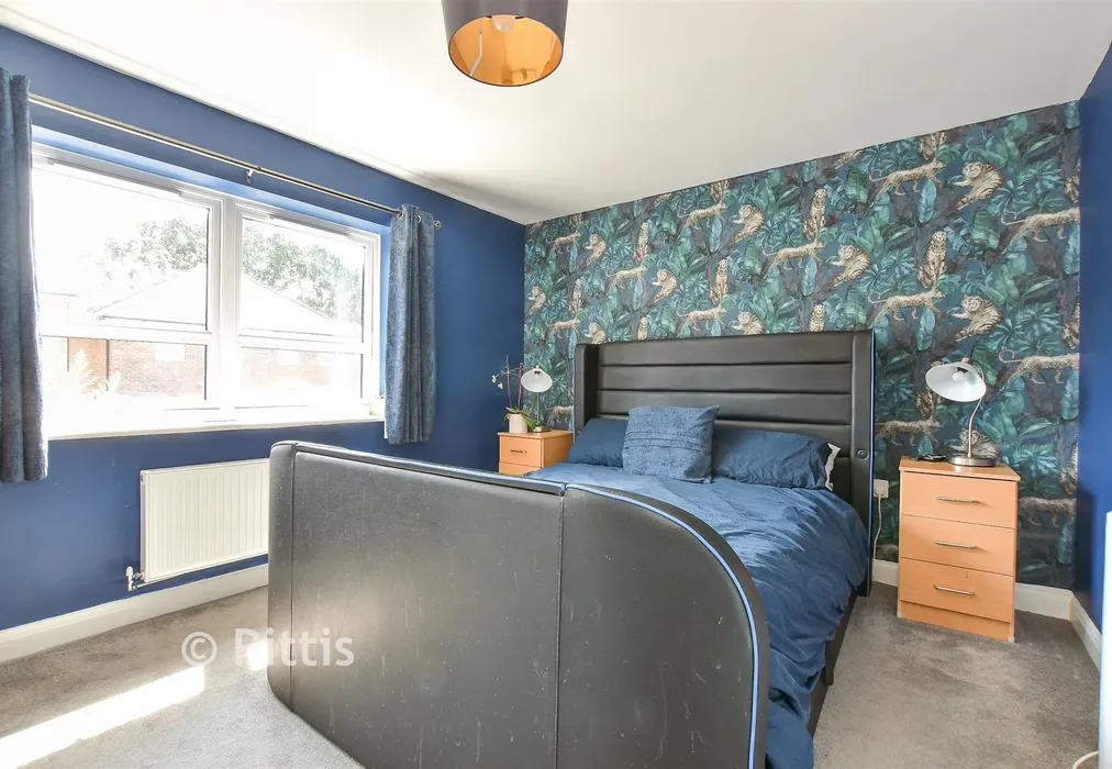 Bedroom 1 - Wintergreen Gardens, Newport, Isle of Wight - Wards of Kent