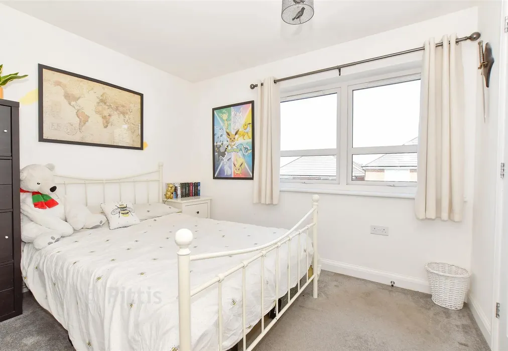 Bedroom 2 - Wintergreen Gardens, Newport, Isle of Wight - Wards of Kent