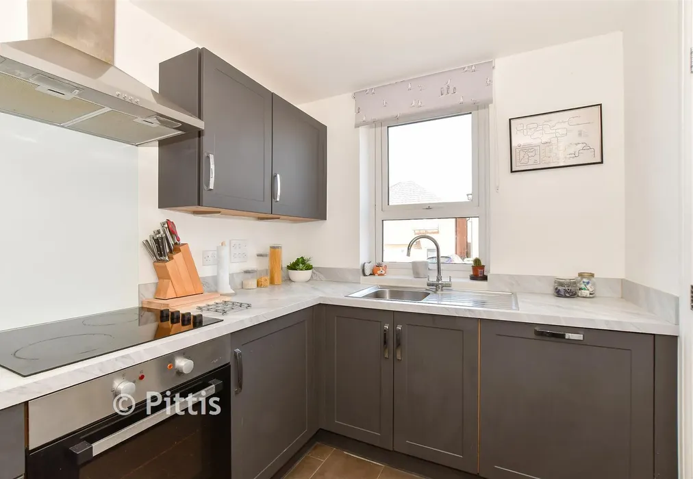 Kitchen - Wintergreen Gardens, Newport, Isle of Wight - Wards of Kent