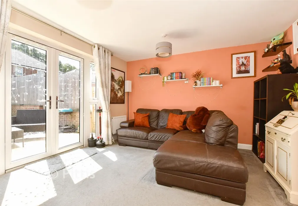 Lounge/Dining Room - Wintergreen Gardens, Newport, Isle of Wight - Wards of Kent