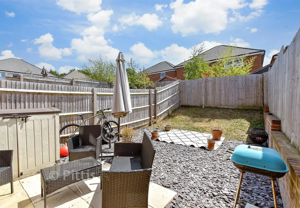 Rear Garden - Wintergreen Gardens, Newport, Isle of Wight - Wards of Kent