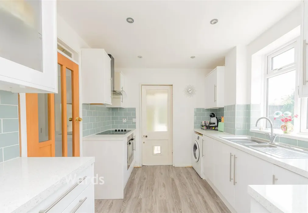 Kitchen - Kingsley Avenue, Dartford, Kent - Wards of Kent