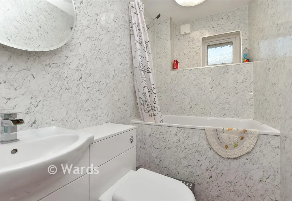 Bathroom - Rocfort Road, Snodland, Kent - Wards of Kent