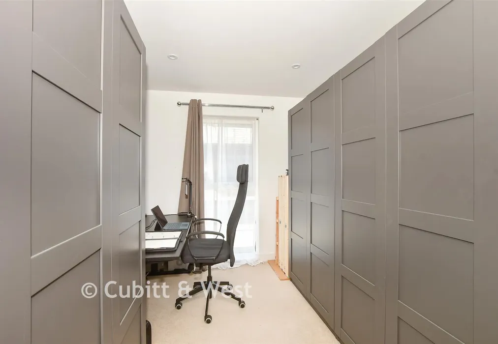 Bedroom 2 - Chart Way, Horsham, West Sussex - Wards of Kent