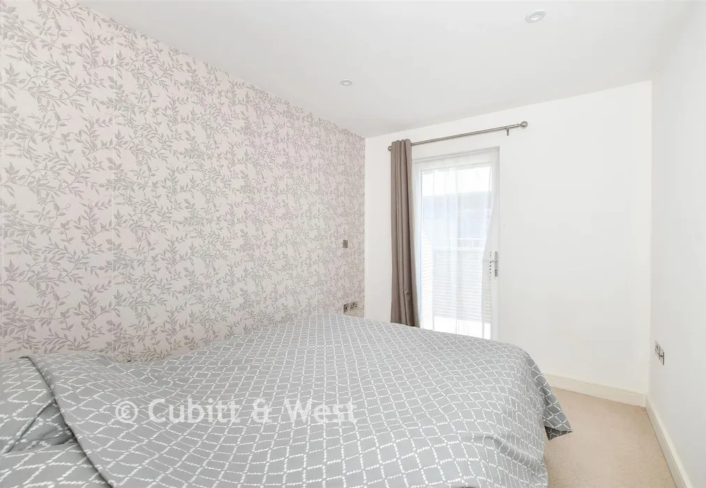 Bedroom 1 - Chart Way, Horsham, West Sussex - Wards of Kent