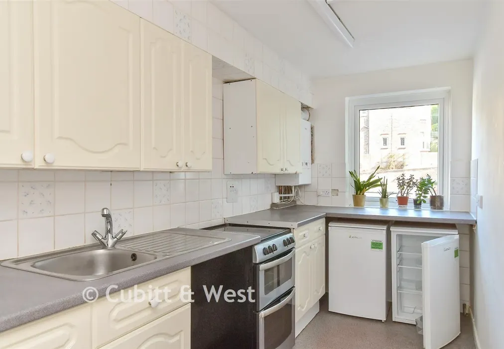 Kitchen - Surrenden Road, Brighton, East Sussex - Wards of Kent