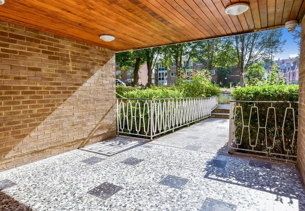 External Feature - Surrenden Road, Brighton, East Sussex - Wards of Kent
