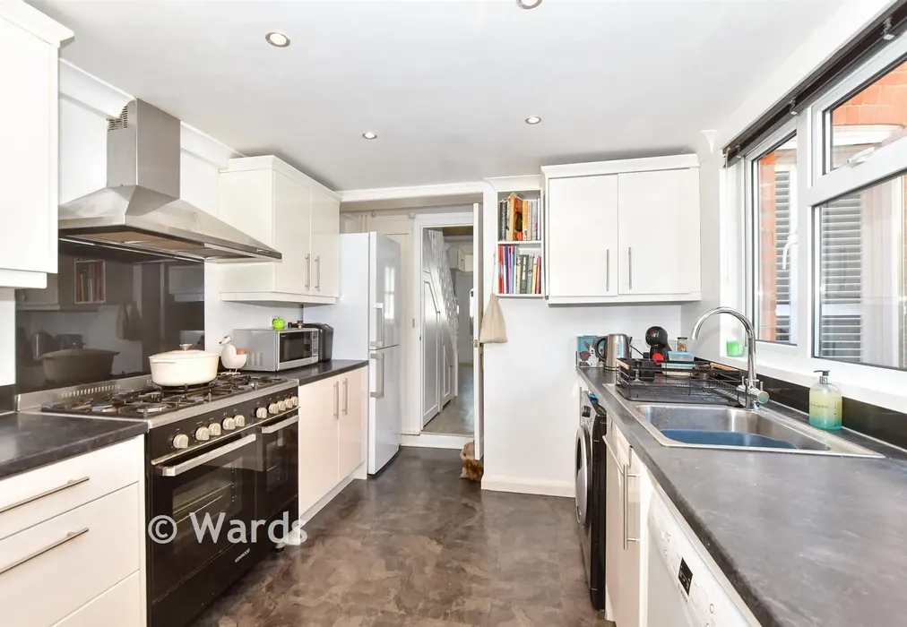 Kitchen - Seabrook Road, Hythe, Kent - Wards of Kent