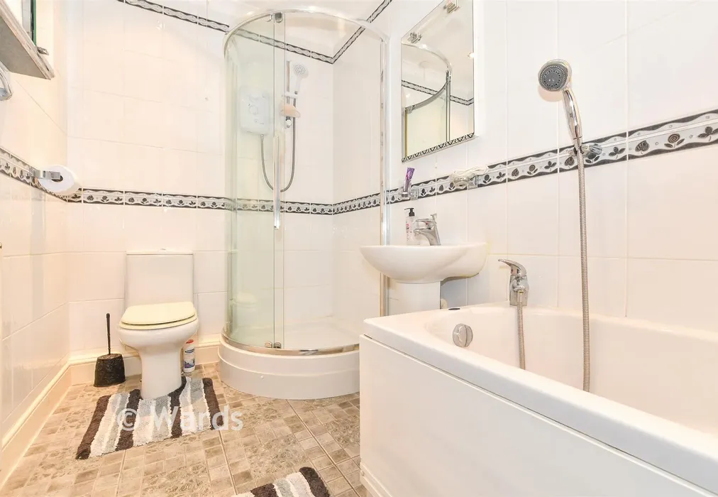Bathroom - The Broadway, Minster-On-Sea, Kent - Wards of Kent