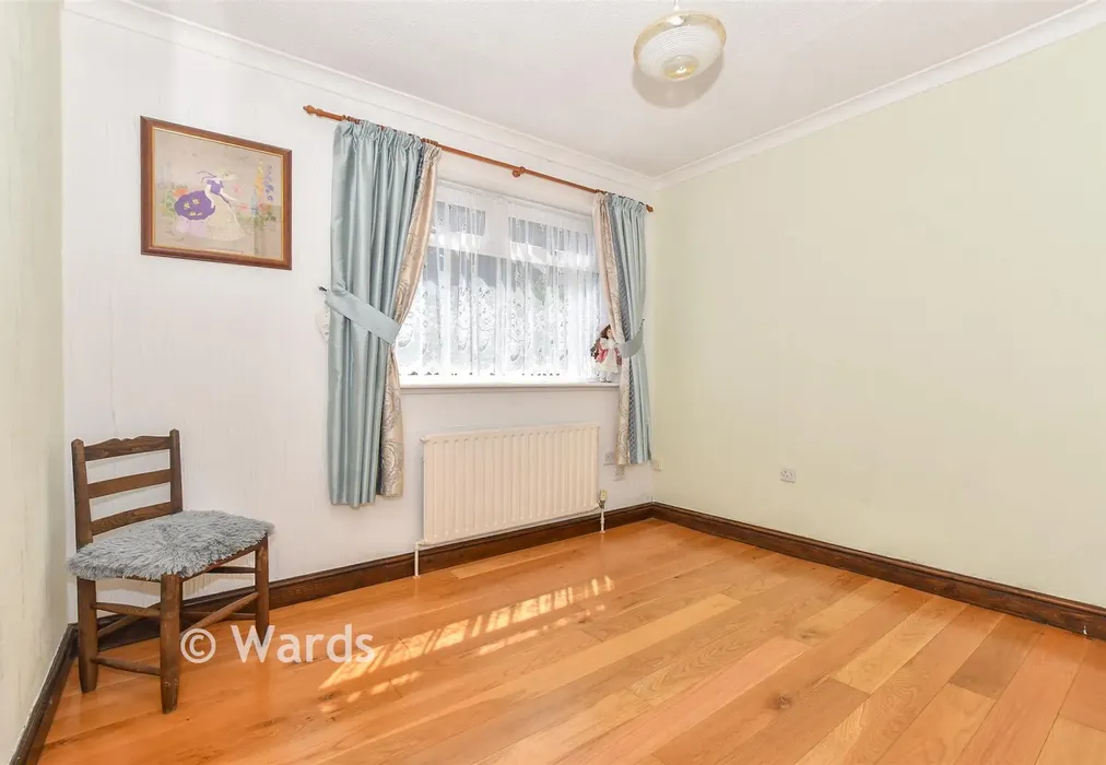 Bedroom 1 - The Broadway, Minster-On-Sea, Kent - Wards of Kent