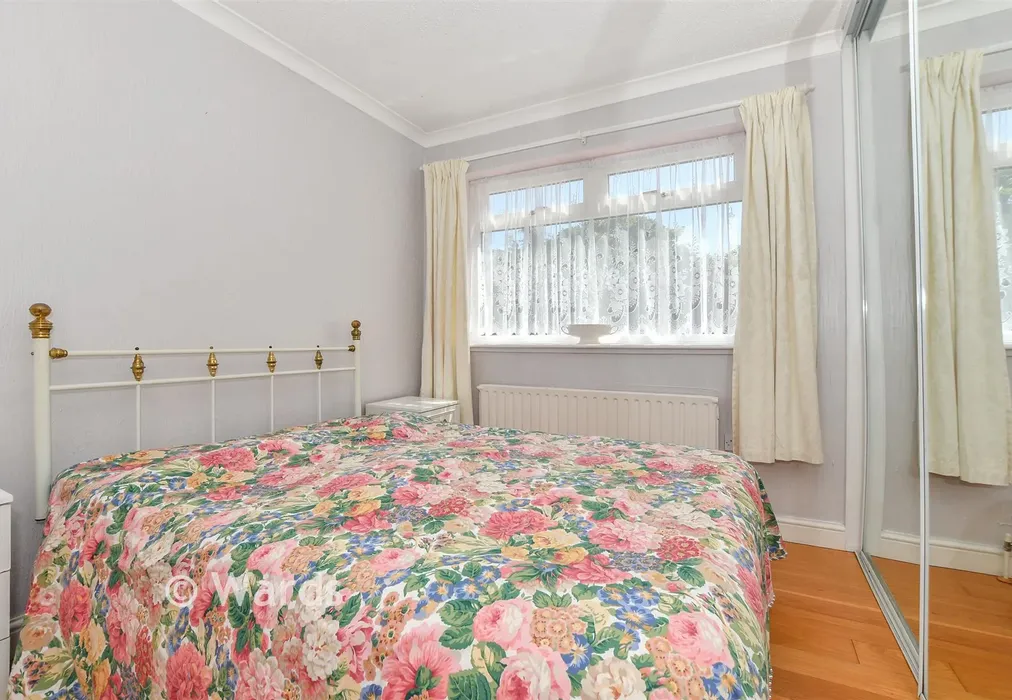 Bedroom 2 - The Broadway, Minster-On-Sea, Kent - Wards of Kent