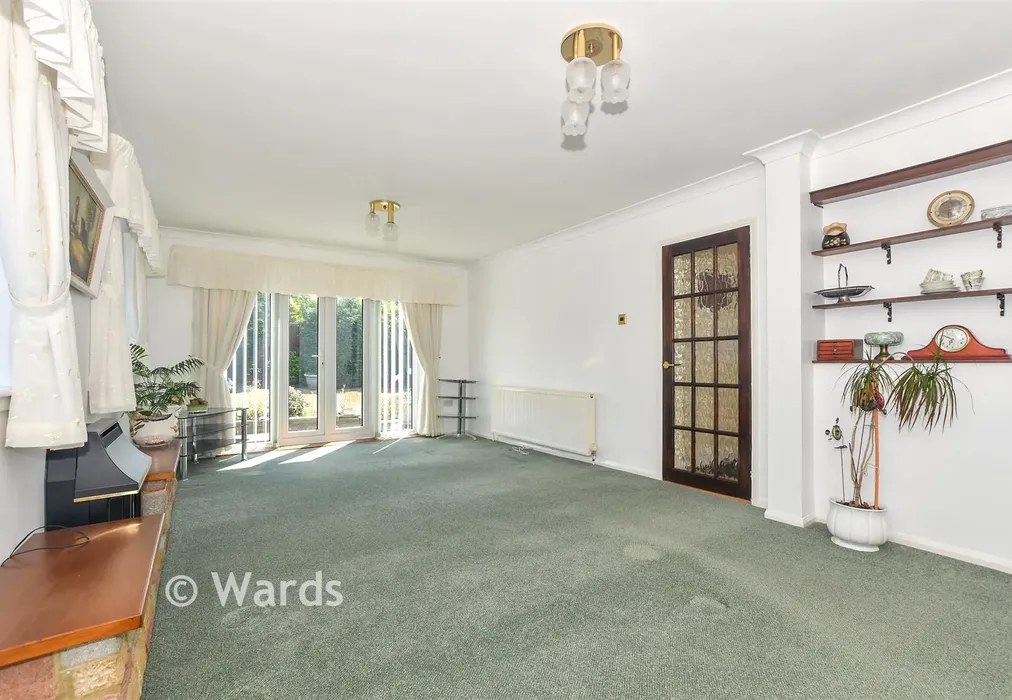 Family Room/Bedroom 4 - The Broadway, Minster-On-Sea, Kent - Wards of Kent