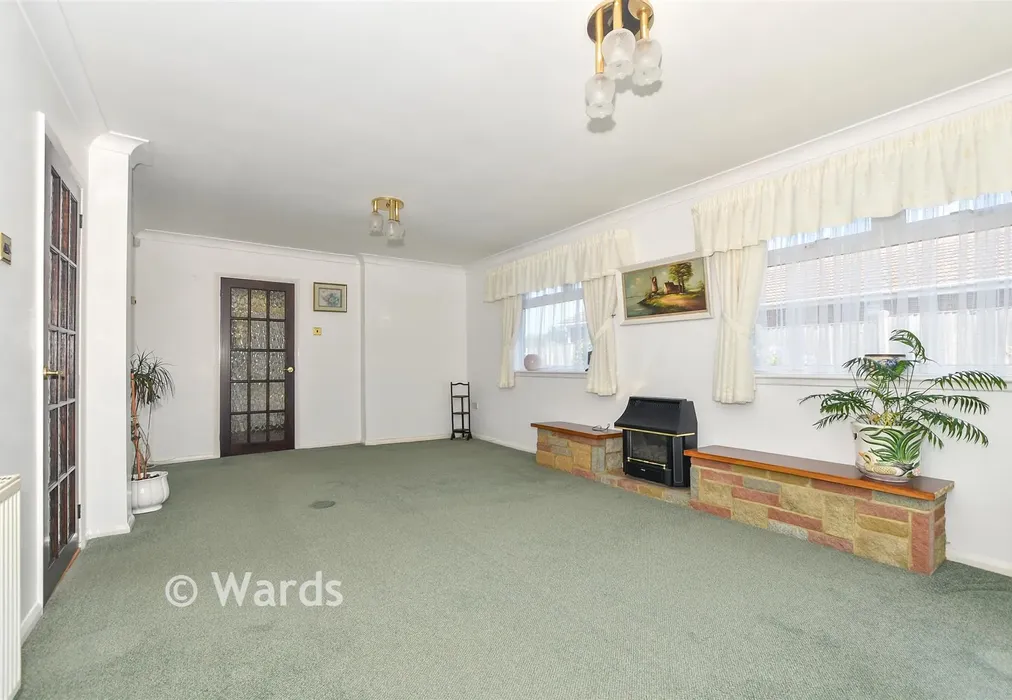 Family Room/Bedroom 4 - The Broadway, Minster-On-Sea, Kent - Wards of Kent