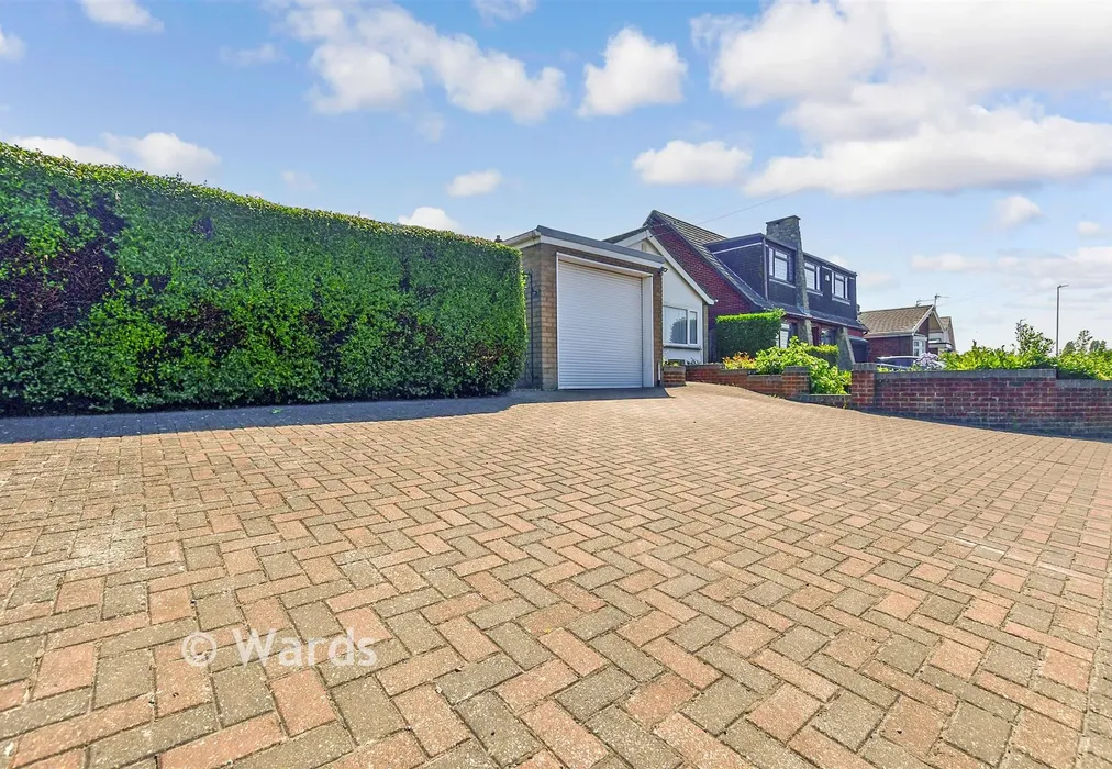 Driveway/Parking - The Broadway, Minster-On-Sea, Kent - Wards of Kent