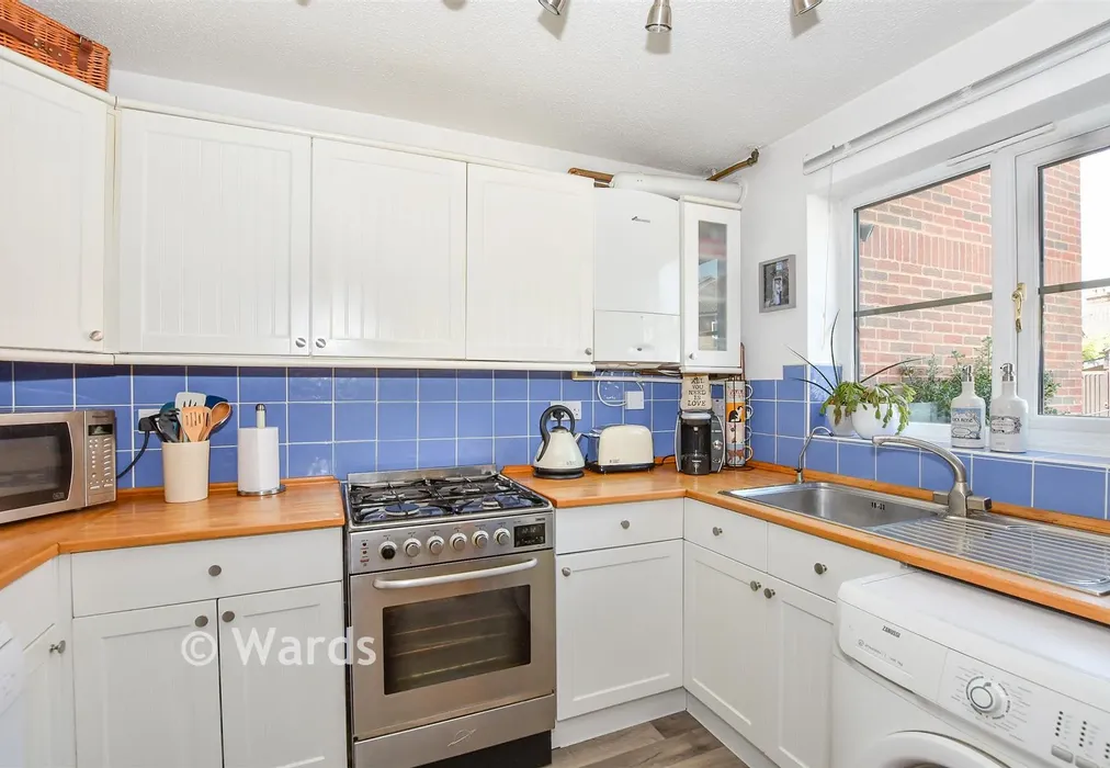 Kitchen - Hanbury Close, Wateringbury, Maidstone, Kent - Wards of Kent
