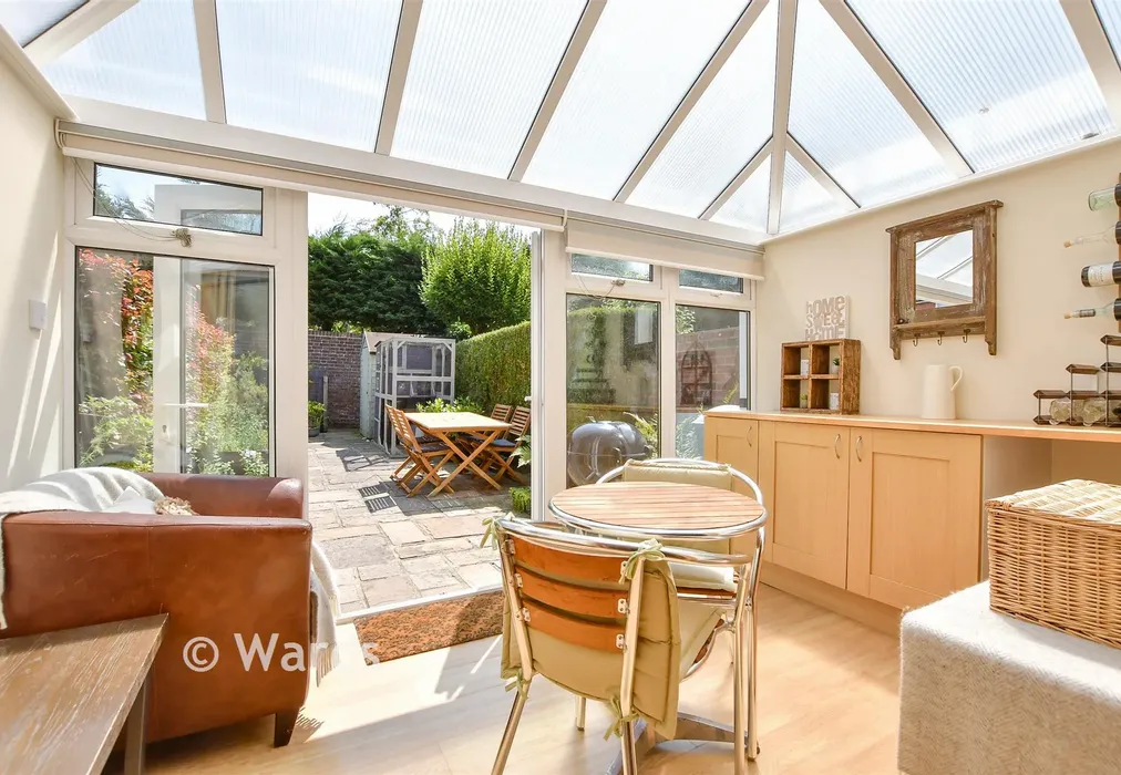Garden Room - Hanbury Close, Wateringbury, Maidstone, Kent - Wards of Kent