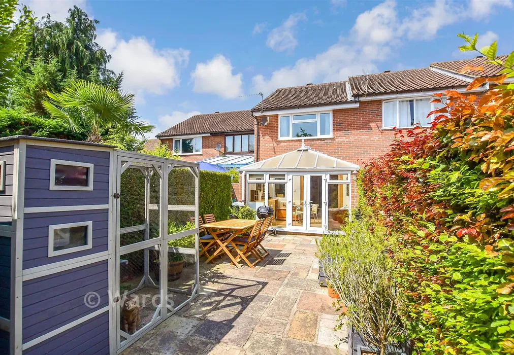 Rear Garden - Hanbury Close, Wateringbury, Maidstone, Kent - Wards of Kent