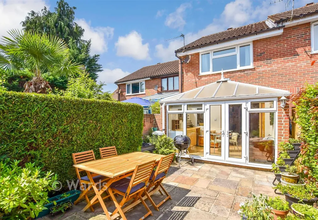 Rear Garden - Hanbury Close, Wateringbury, Maidstone, Kent - Wards of Kent