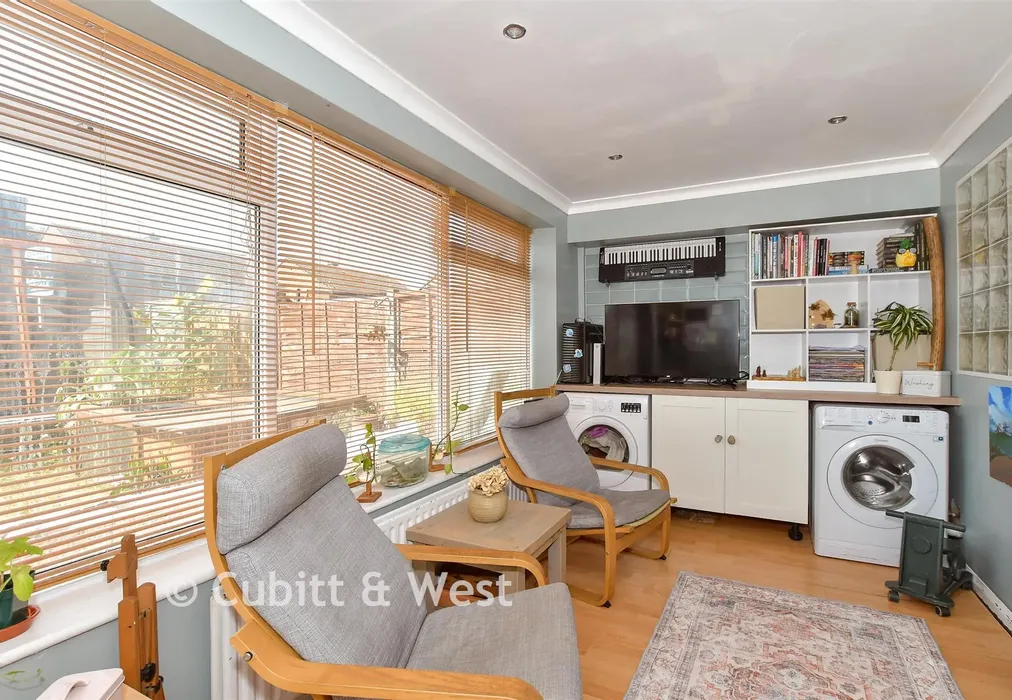 Family Room - Kirdford Close, Rustington, West Sussex - Wards of Kent