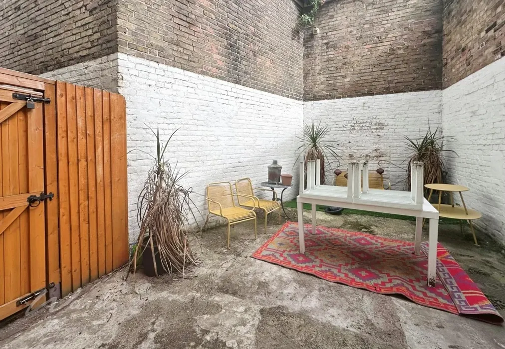 Belmont courtyard... - Belmont Road Ramsgate CT11 - Wards of Kent