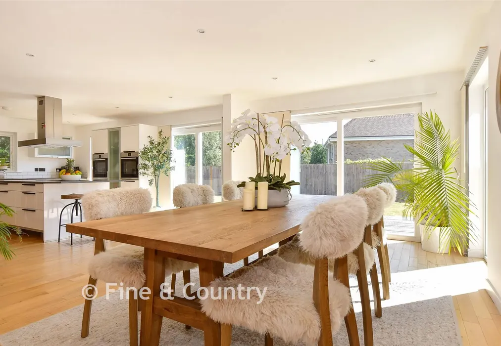 Dining Area - Rushclose, Shanklin, Isle of Wight - Wards of Kent
