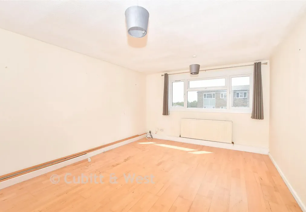 Lounge/Diner - Chippendale Road, Broadfield, Crawley, West Sussex - Wards of Kent