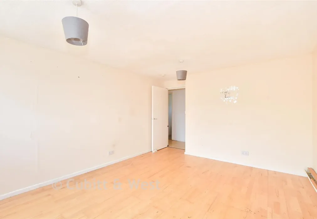 Lounge/Diner - Chippendale Road, Broadfield, Crawley, West Sussex - Wards of Kent