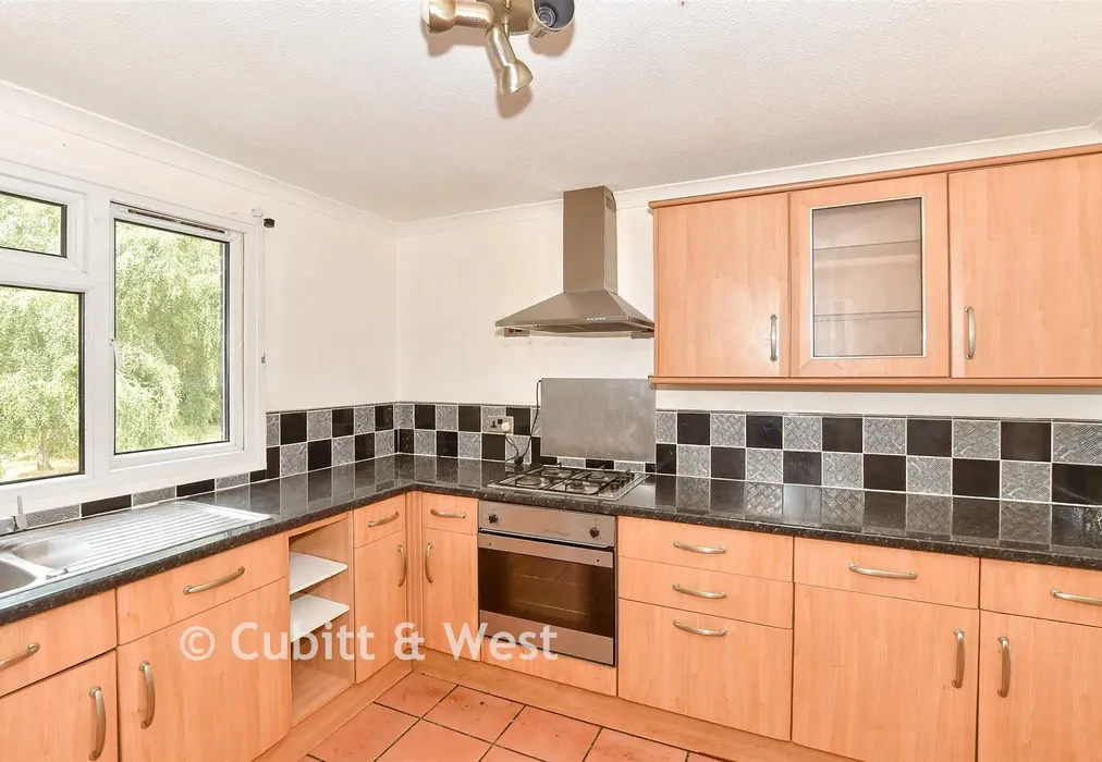 Kitchen - Chippendale Road, Broadfield, Crawley, West Sussex - Wards of Kent