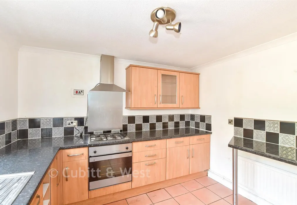 Kitchen - Chippendale Road, Broadfield, Crawley, West Sussex - Wards of Kent