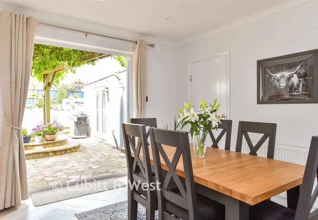 Internal Lifestyle Photograph - Edith Avenue North, Peacehaven, East Sussex - Wards of Kent