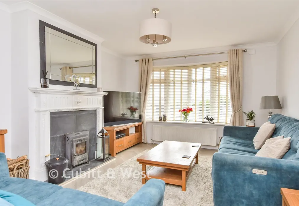 Lounge - Edith Avenue North, Peacehaven, East Sussex - Wards of Kent