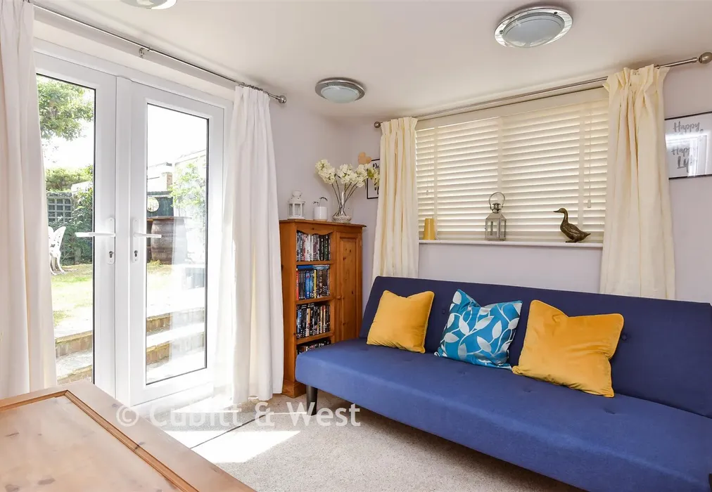 Snug - Edith Avenue North, Peacehaven, East Sussex - Wards of Kent