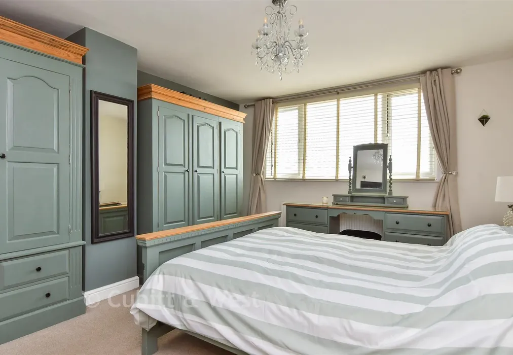 Bedroom 1 - Edith Avenue North, Peacehaven, East Sussex - Wards of Kent