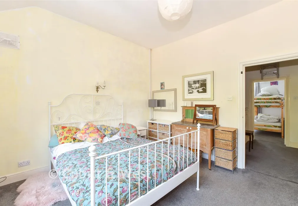 Bedroom 1 - Cuckfield Lane, Warninglid, West Sussex - Wards of Kent