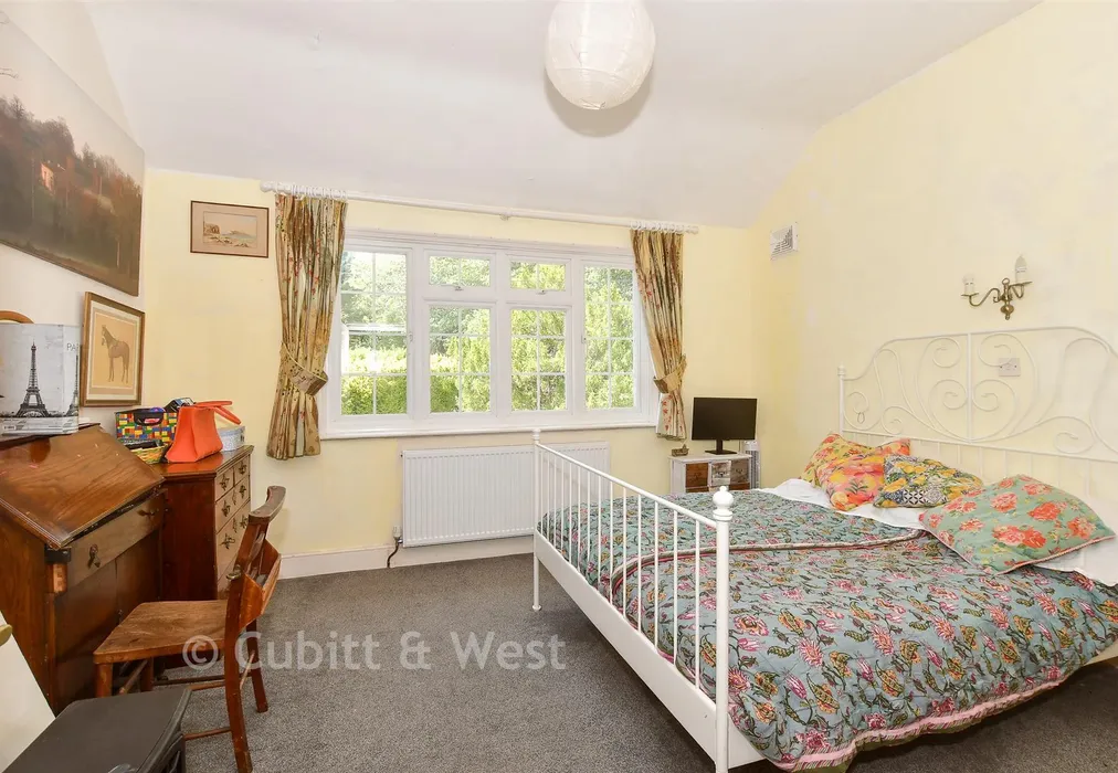 Bedroom 1 - Cuckfield Lane, Warninglid, West Sussex - Wards of Kent