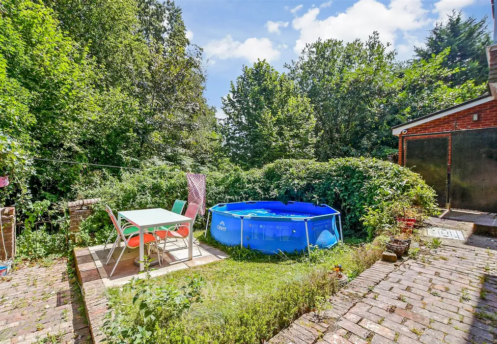 Rear Garden - Cuckfield Lane, Warninglid, West Sussex - Wards of Kent